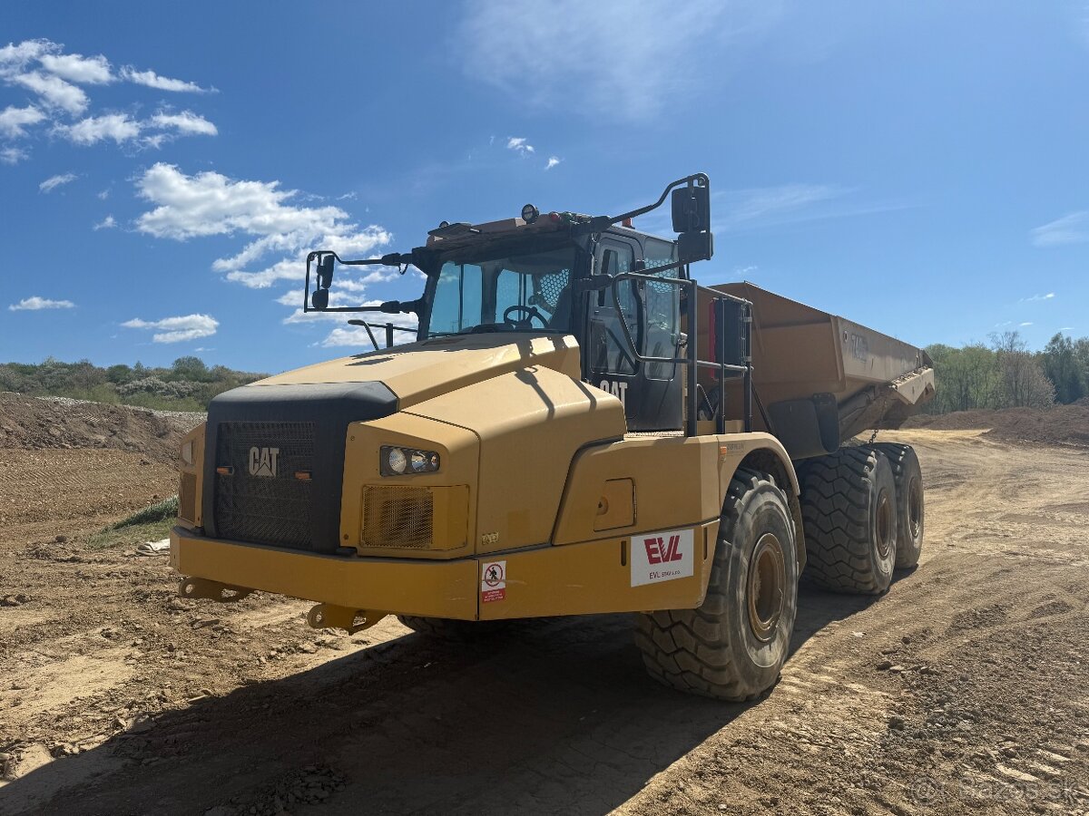 Predám dumper CAT740GC - 2