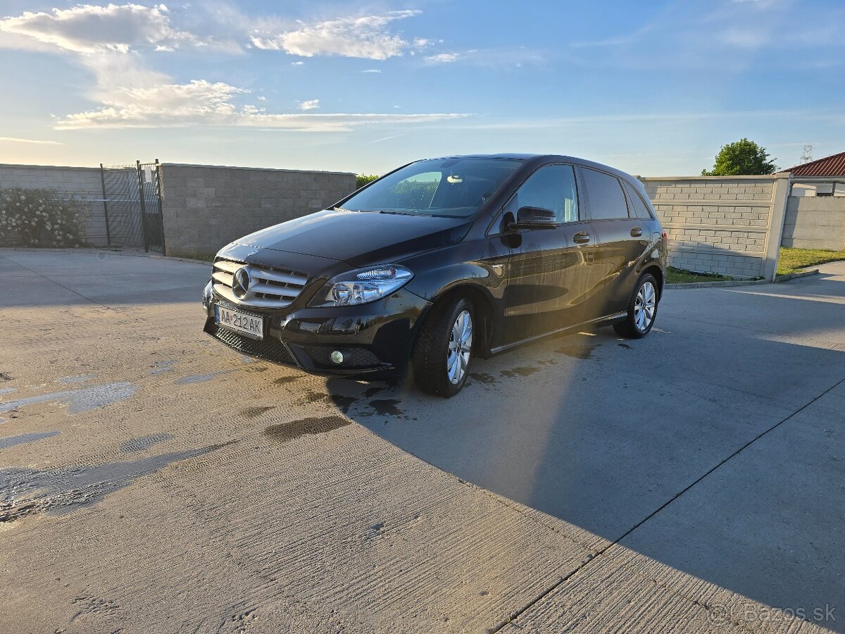 Mercedes B - 2
