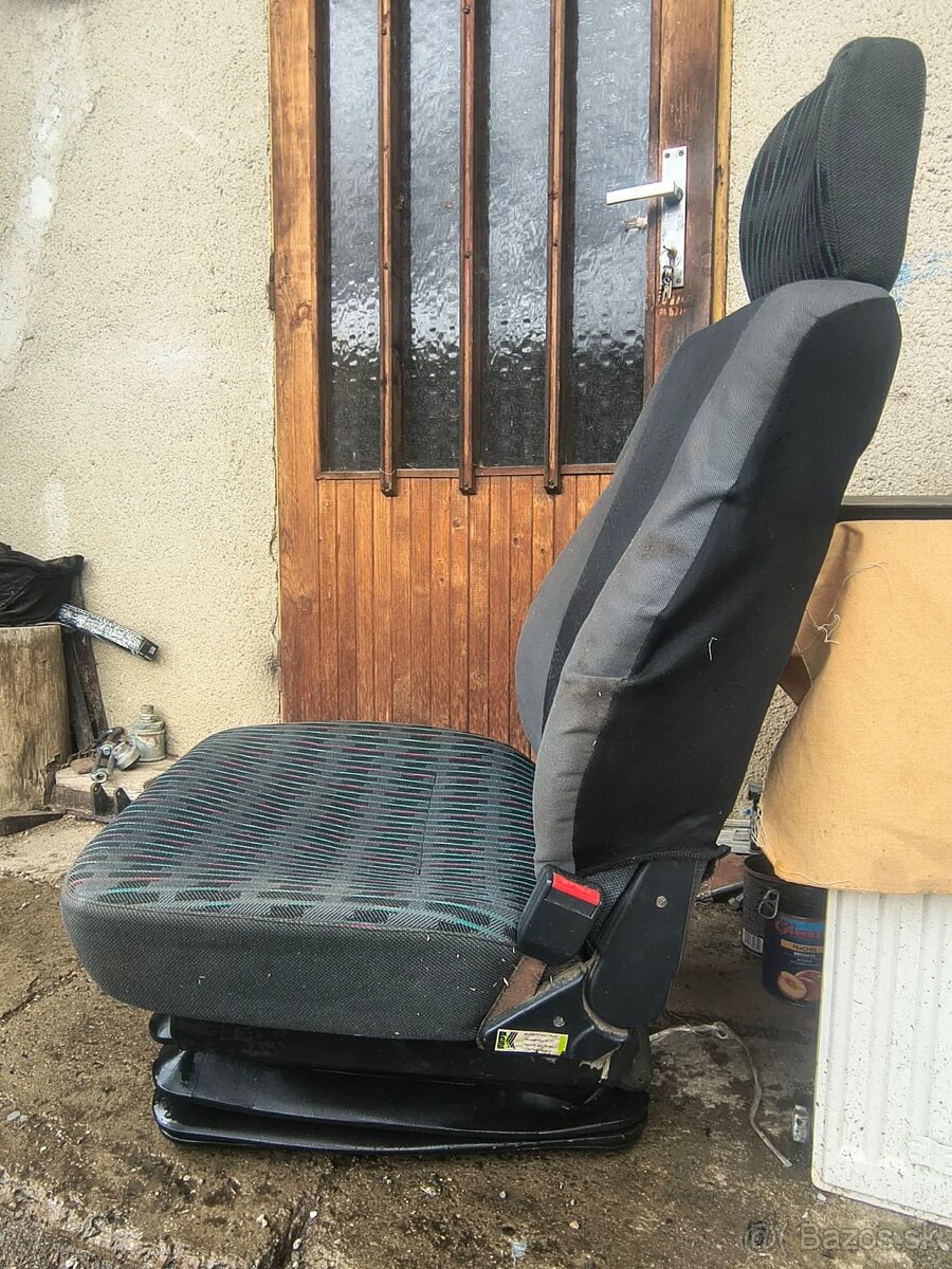 Vzduchom odpružená sedačka Tatra - 2