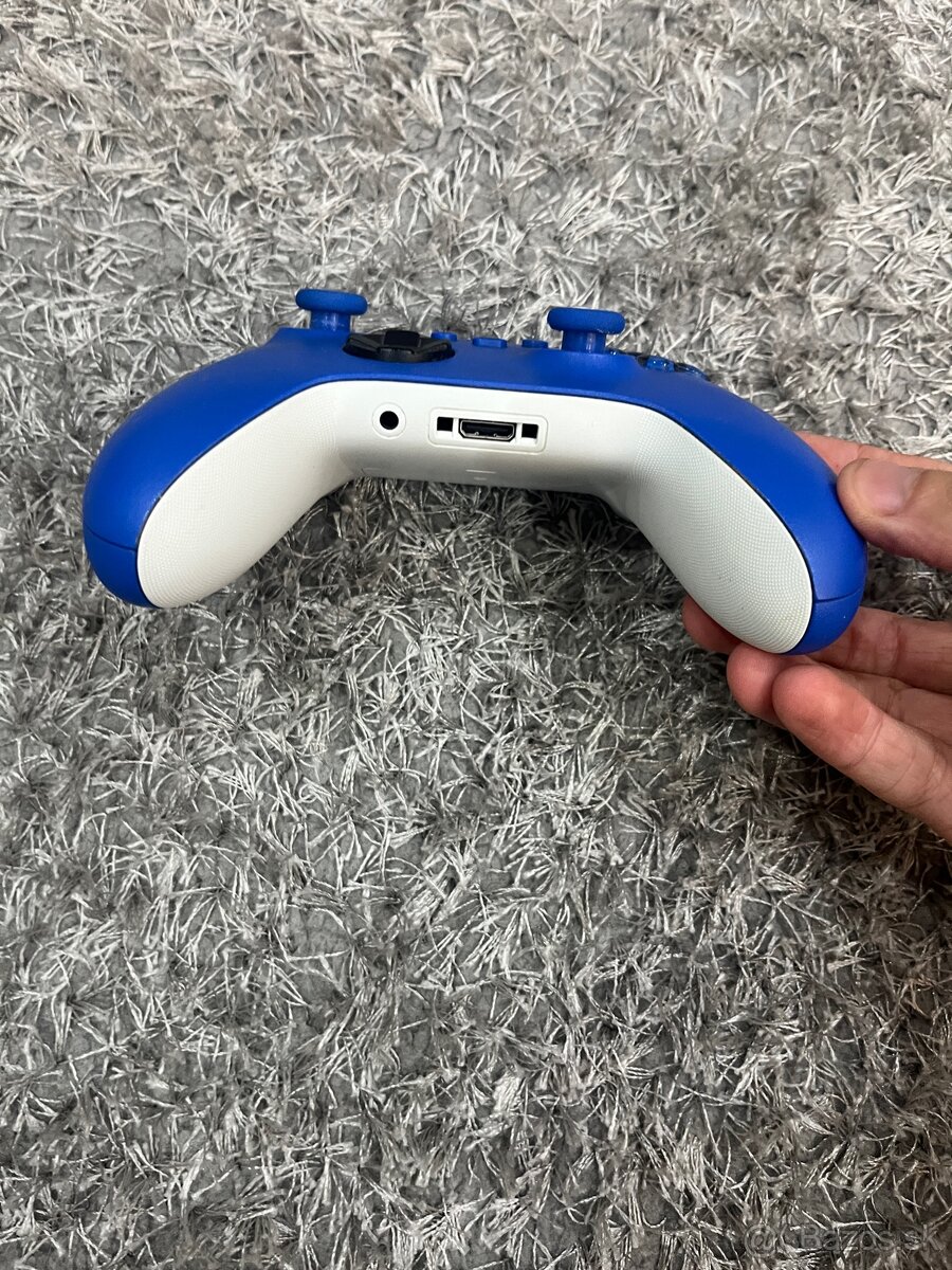 Microsoft Xbox Series Wireless ovládač - 2