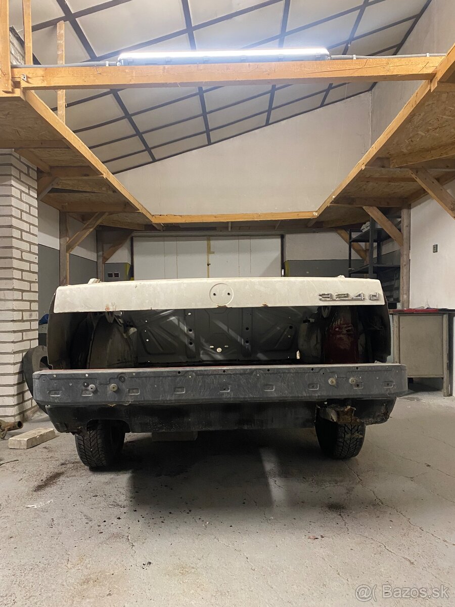 Darujem za odvoz bmw e30 - 2