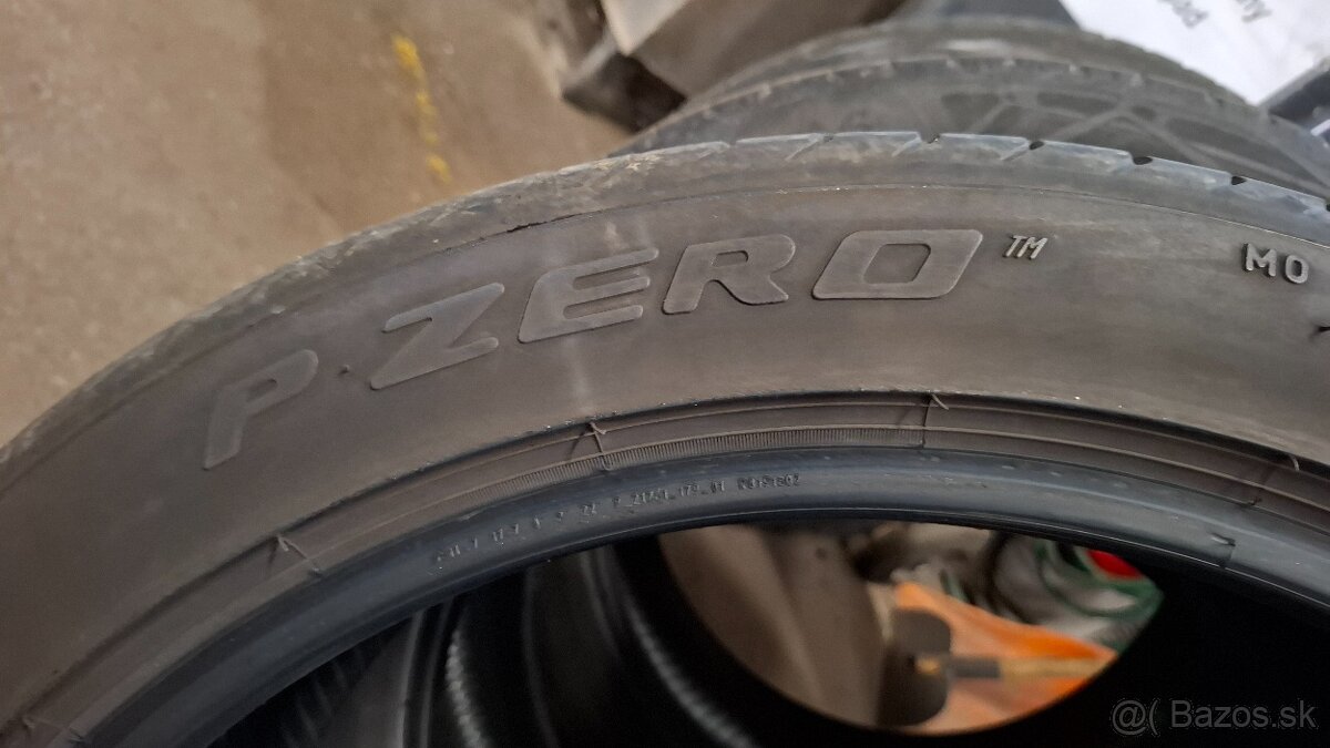 235/45 R20 - 2