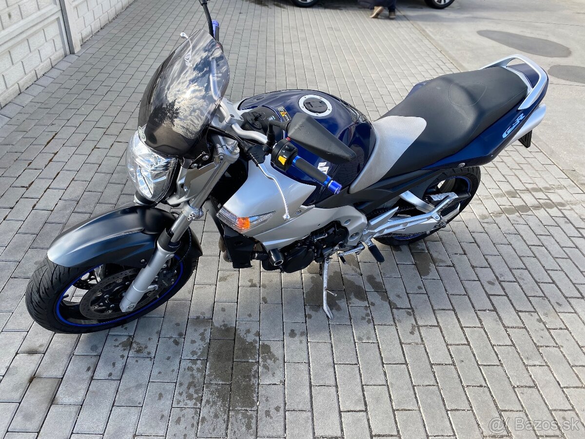 SUZUKI GSR - 2