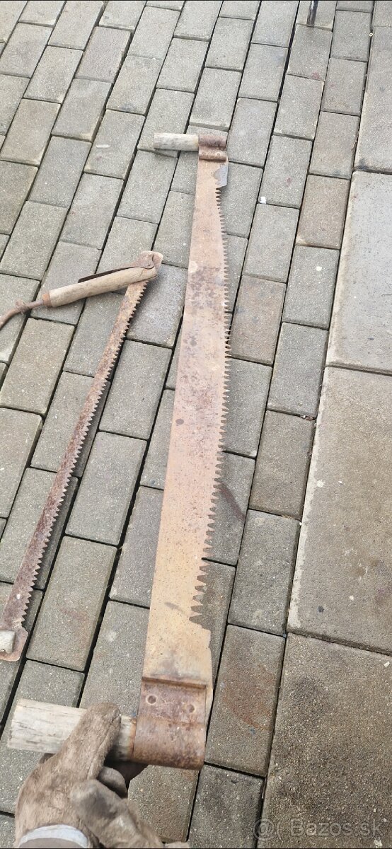 Stara rucna pila na ozdobu - 2