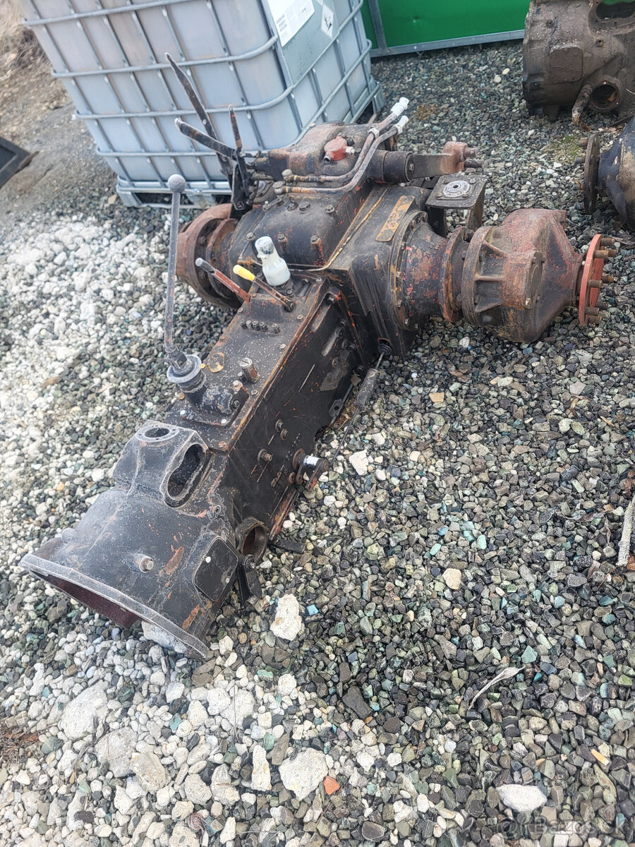 ponúkam obal prevodovky zetor - 2