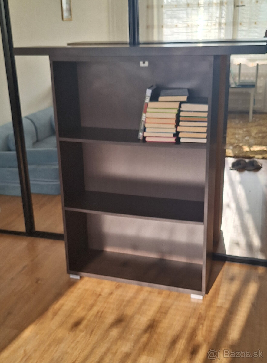 Knižnica s policou - 2