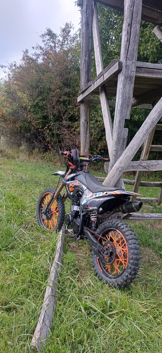 Predám motorku kxd 150