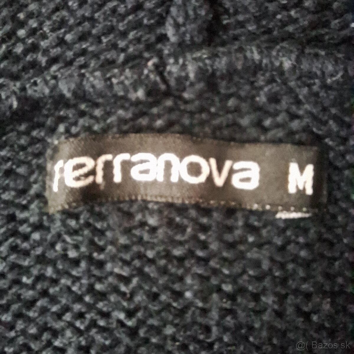 DÁMSKY PULÓVER S KAPUCŇOU (v. M) 3 € - 2