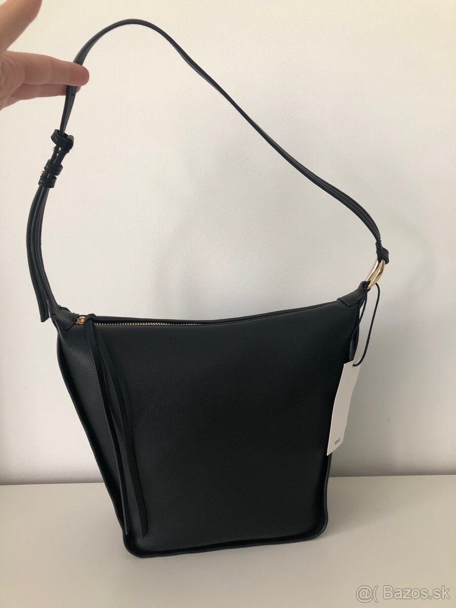 Čierna kabelka na plece Mango - 2