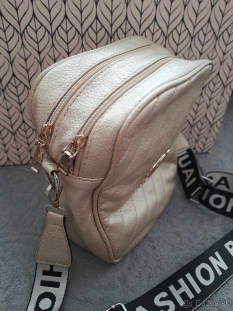 Zlatá kožená kabelka - 2