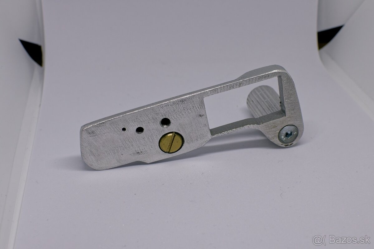 Prídavný grip olympus omd em10 mark II - 2