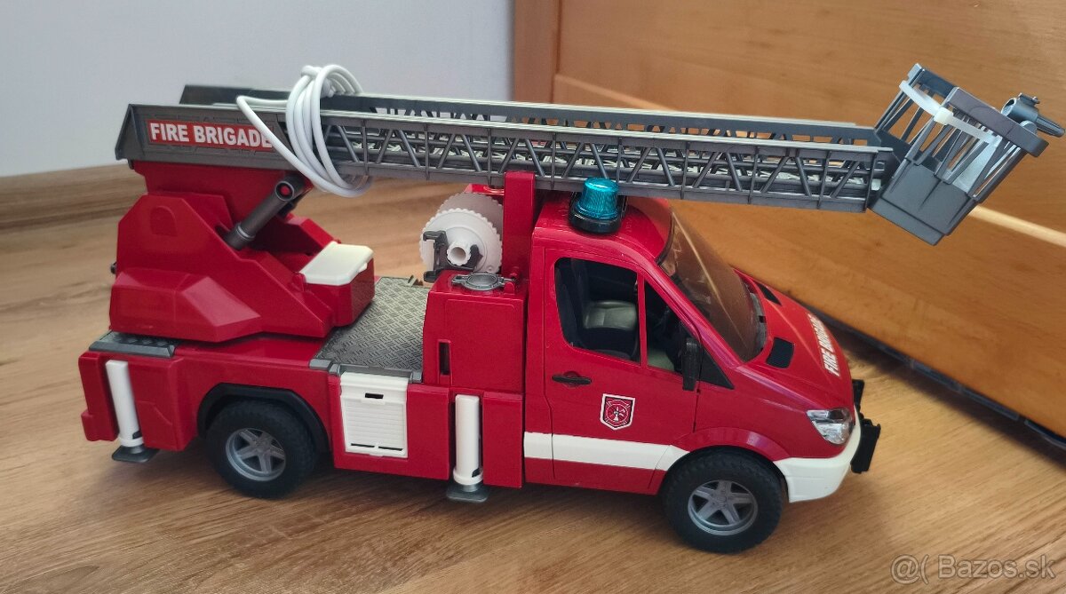 Predám hasičské auto značky Bruder - 2