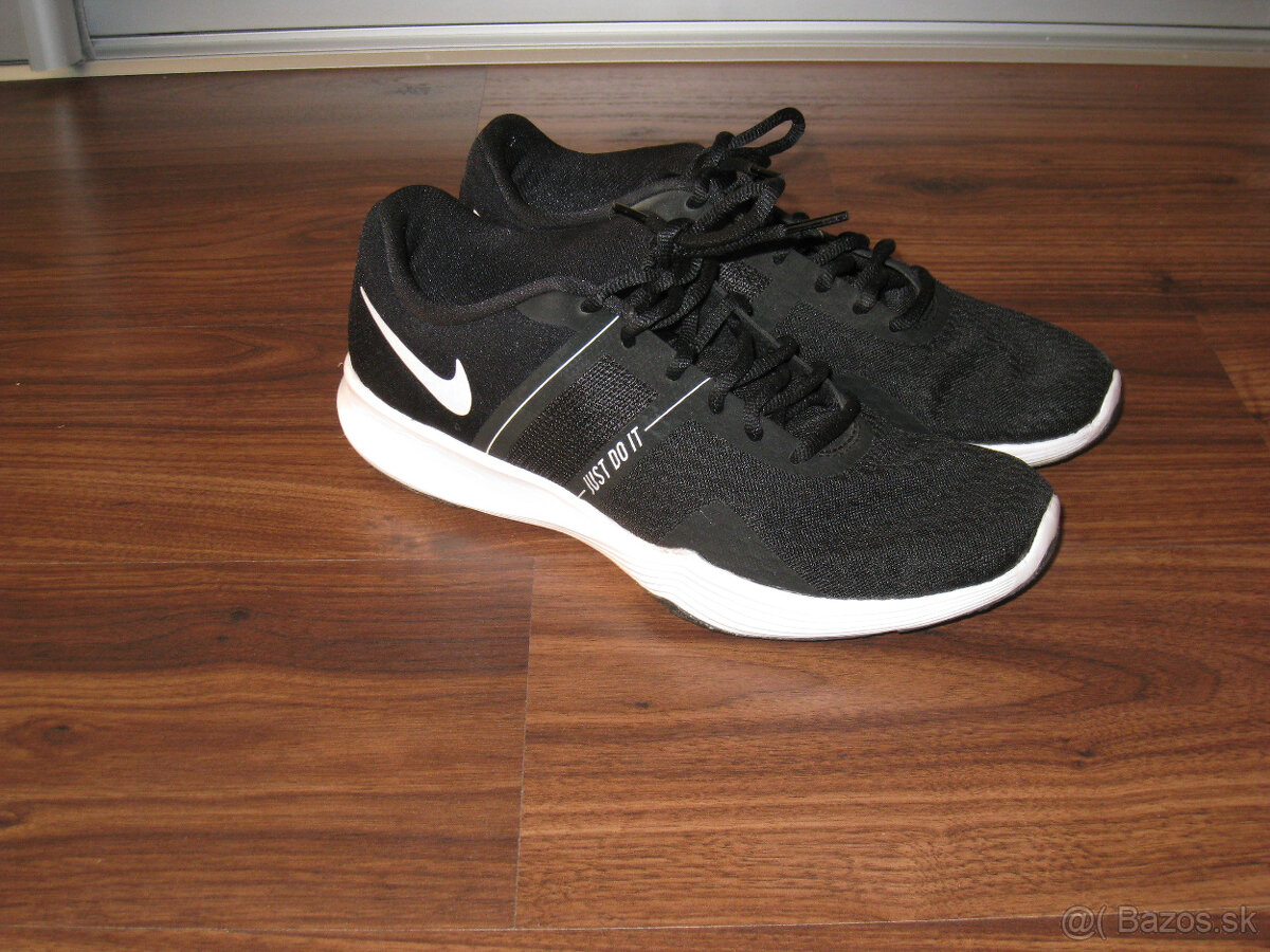 Dámske tenisky Nike, č. 38 - 2
