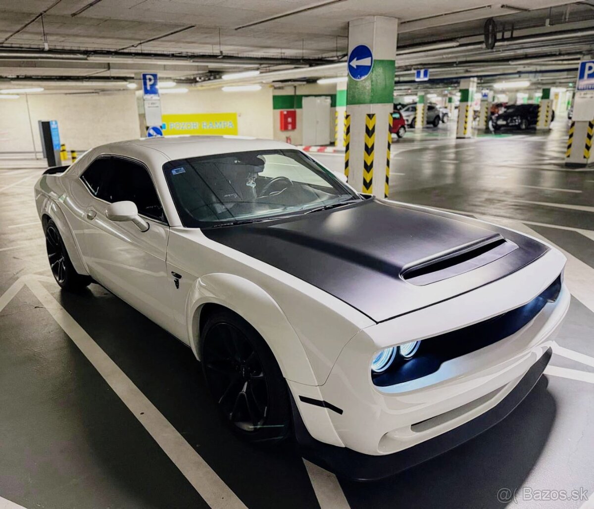 Dodge Challenger - 2