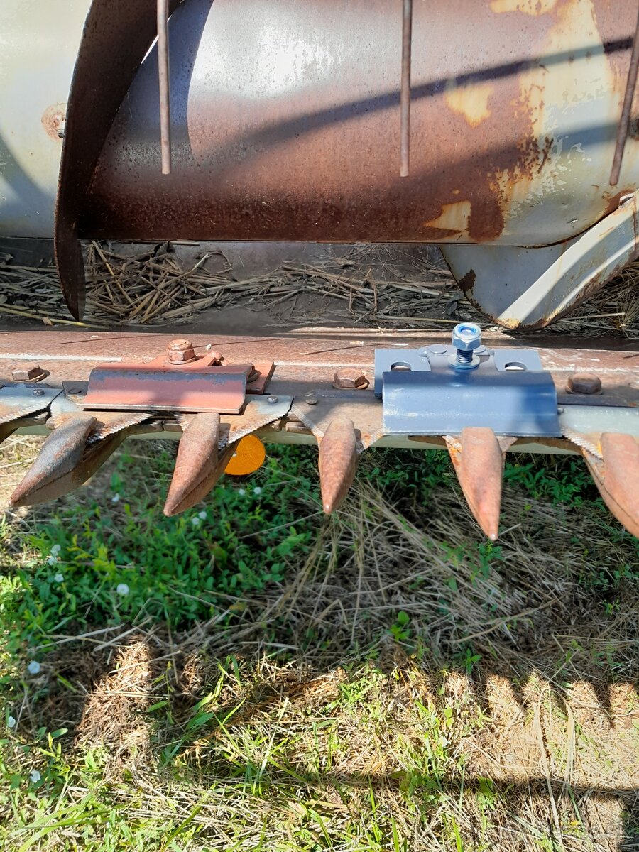 Kombajn E512 E514 nastavitelny drziak kosy e 516 e517 - 2