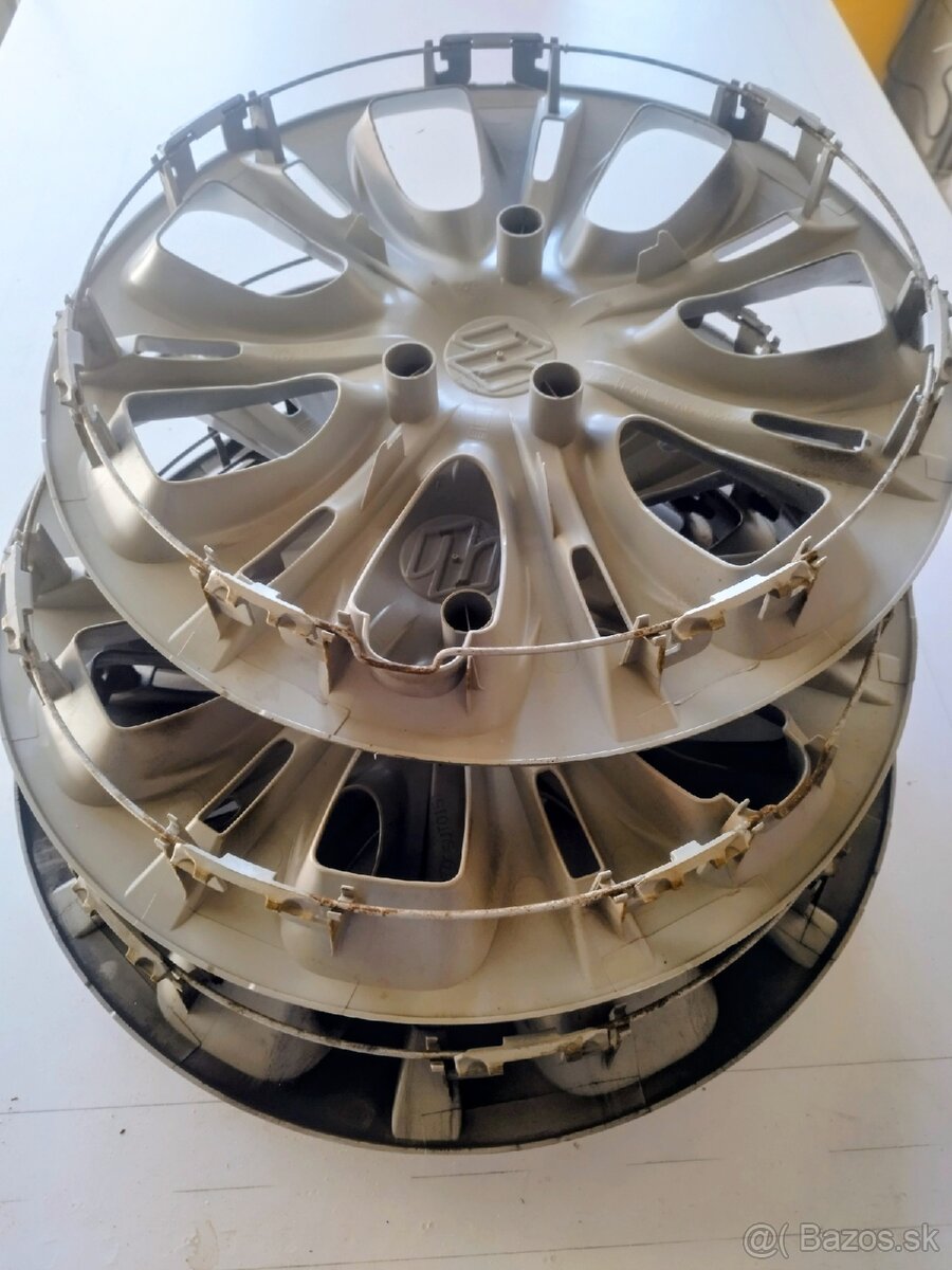 Originál puklice Suzuki R16 - 2