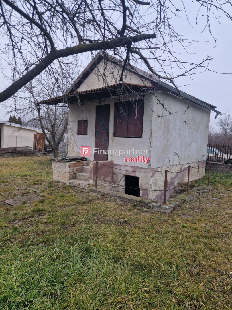 (F144-14-REMAa) Záhrada v meste Komárno - 2