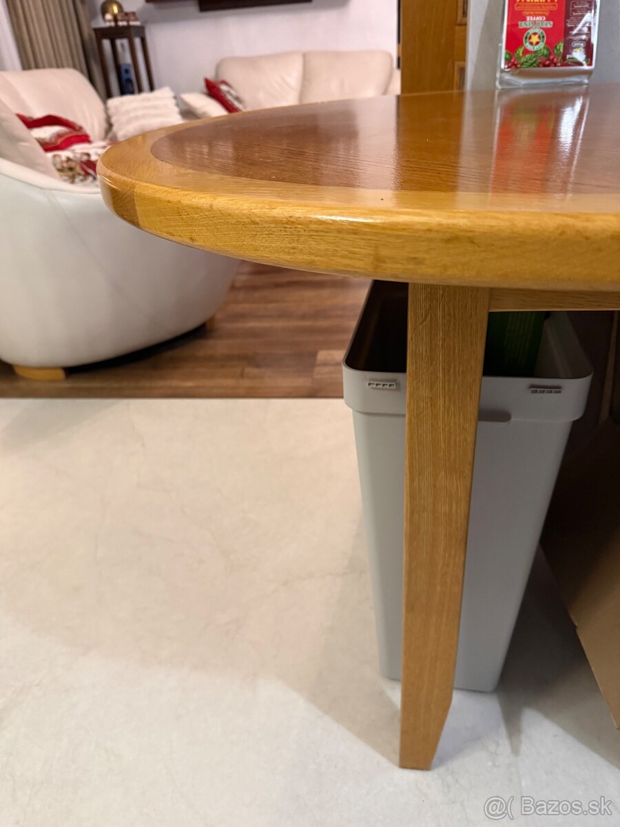 Masívny stôl a stoličky - 2