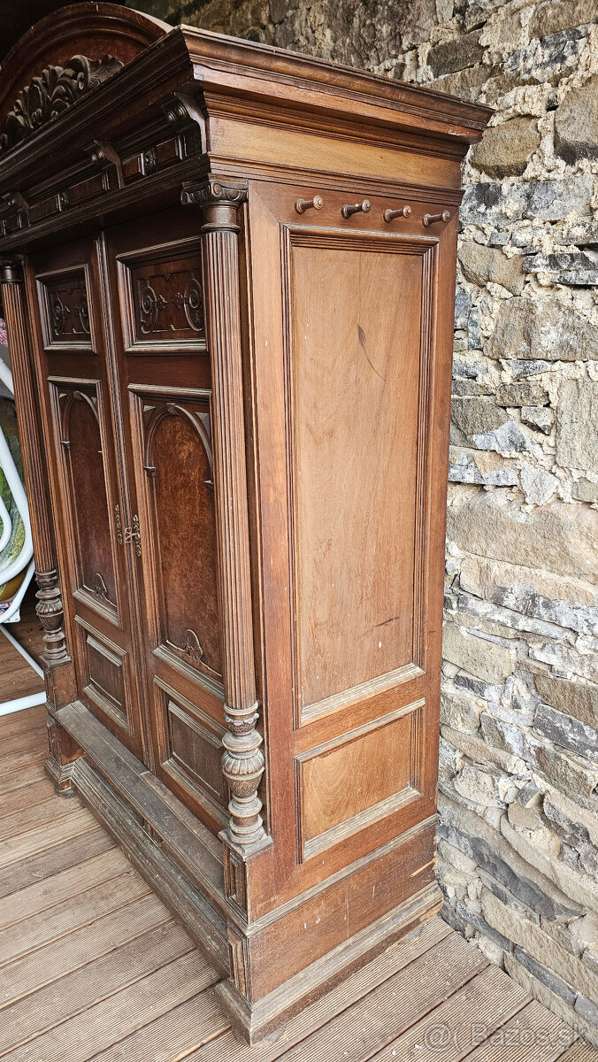 Starožitná skriňa - 2