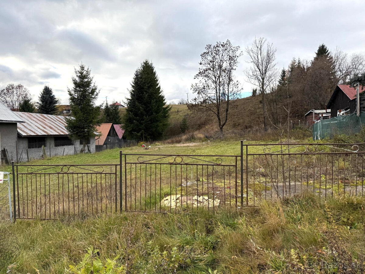 Stavebný, rovinatý pozemok na predaj Šumiac s IS 940m2 - 2