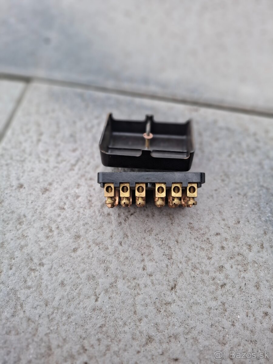 Pojistková skříňka Škoda Tatra - 2