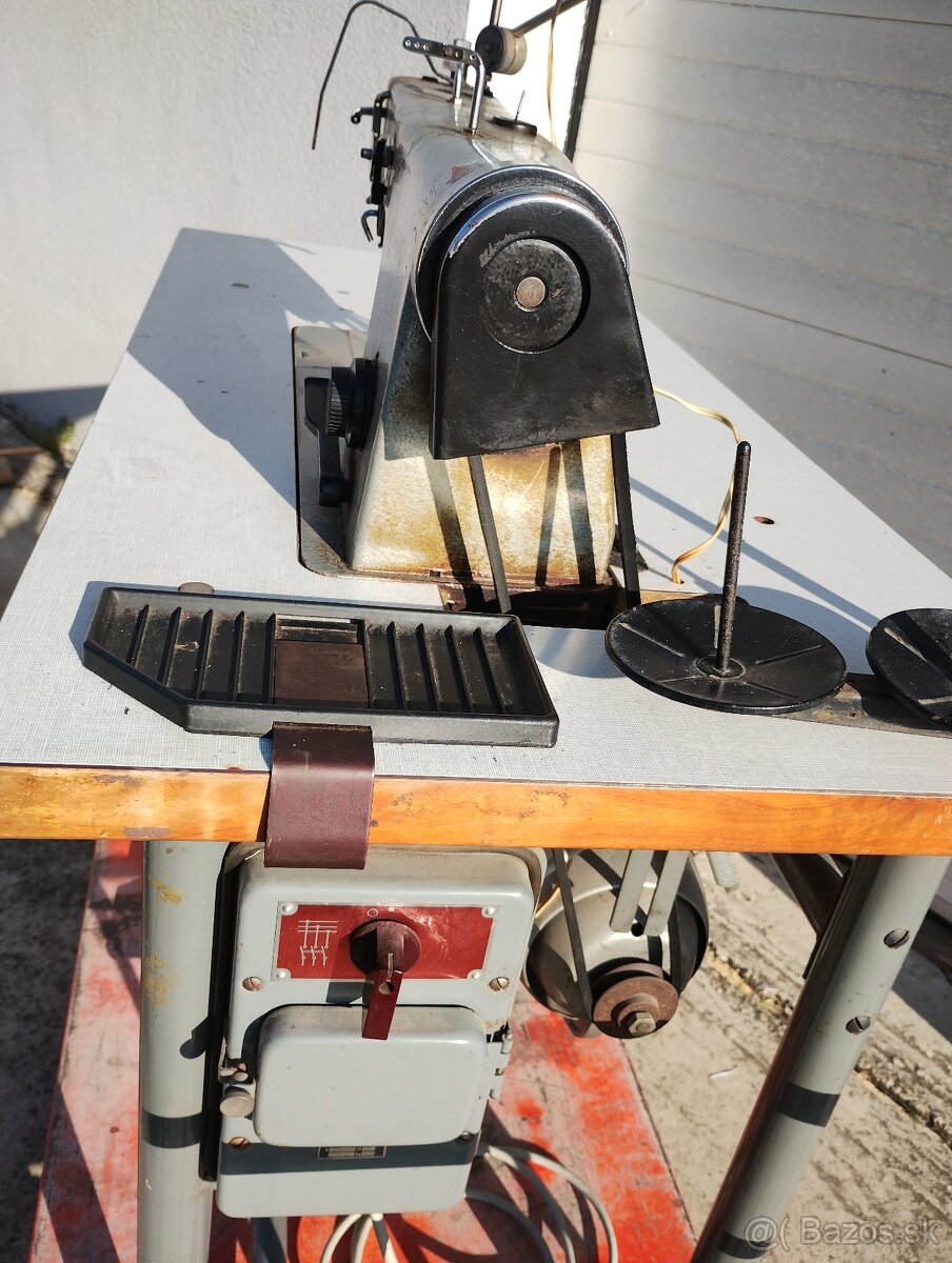 Predáme šijací stroj MINERVA - 2