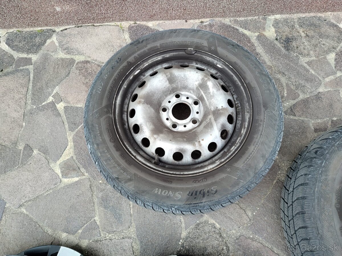 Predám plechové disky + puklice (4 ks) - 2