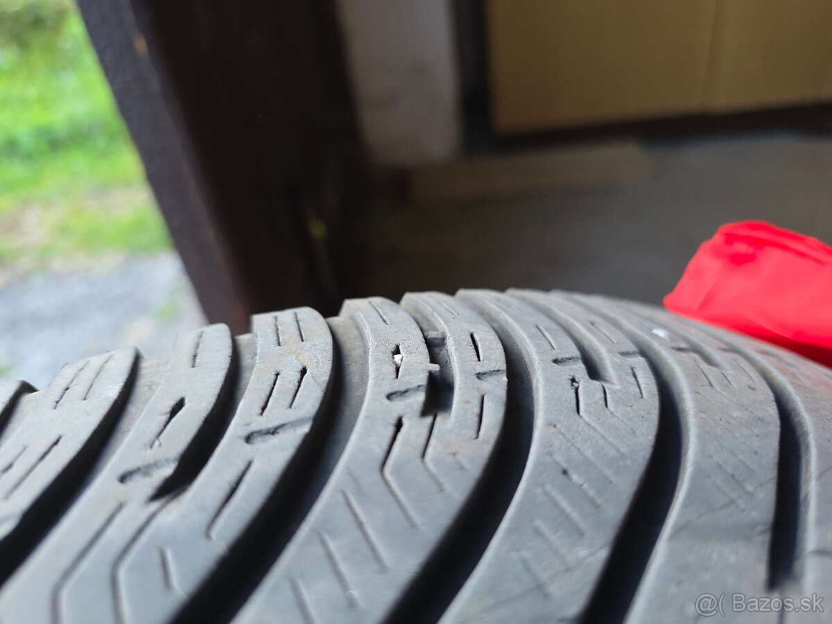 BF Goodrich gForce Winter2 245/45 R18 100V - 2