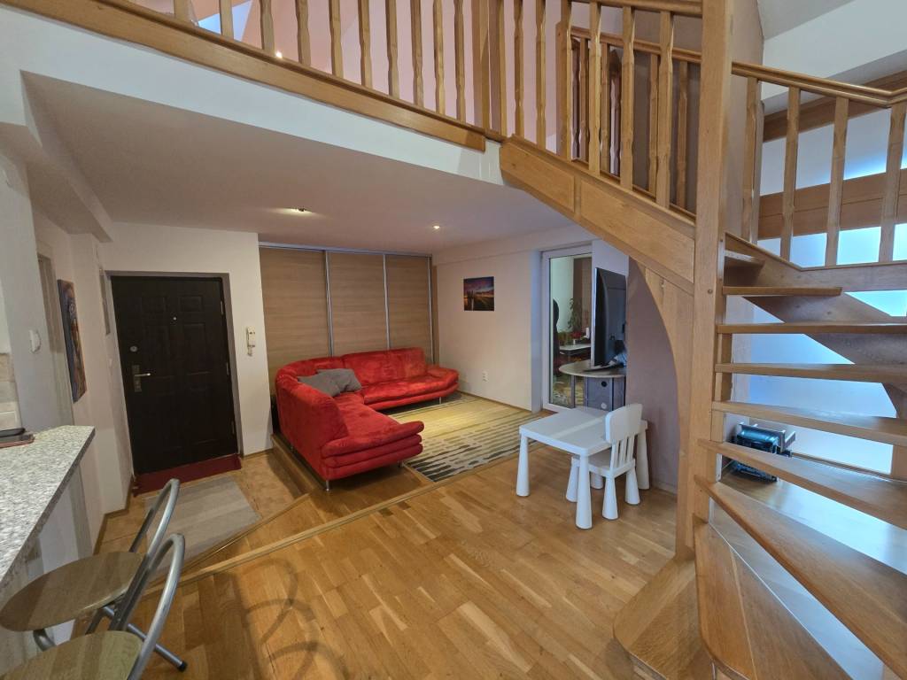 5 izbový podkrovný byt s parkovacím miestom - 2