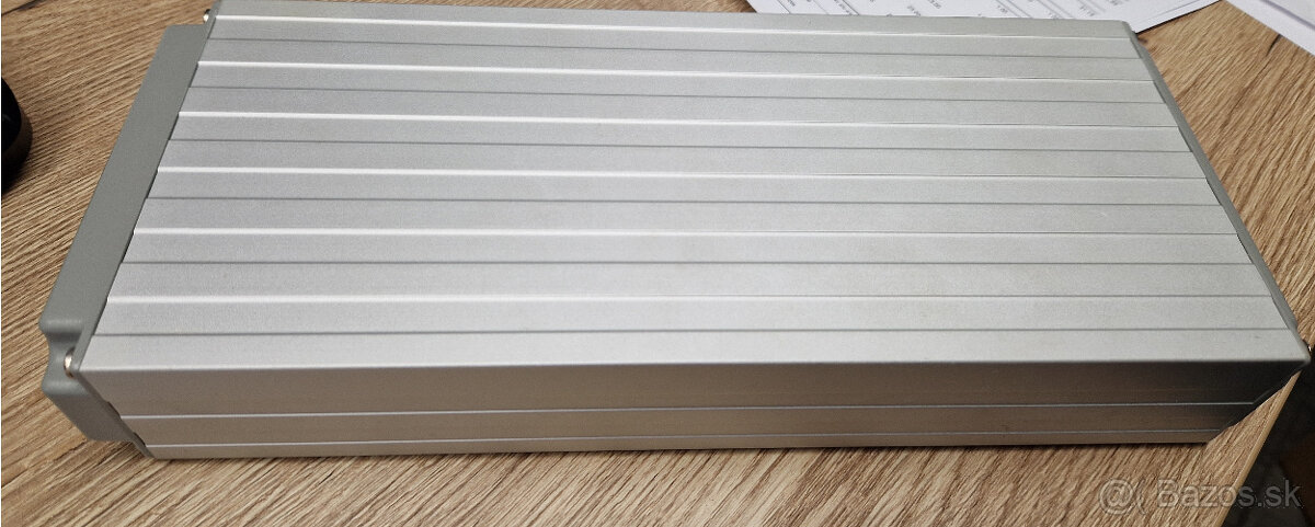 Predám NEFUNKČNÝ zosilňovač Lexus 86280-0W790 - 2