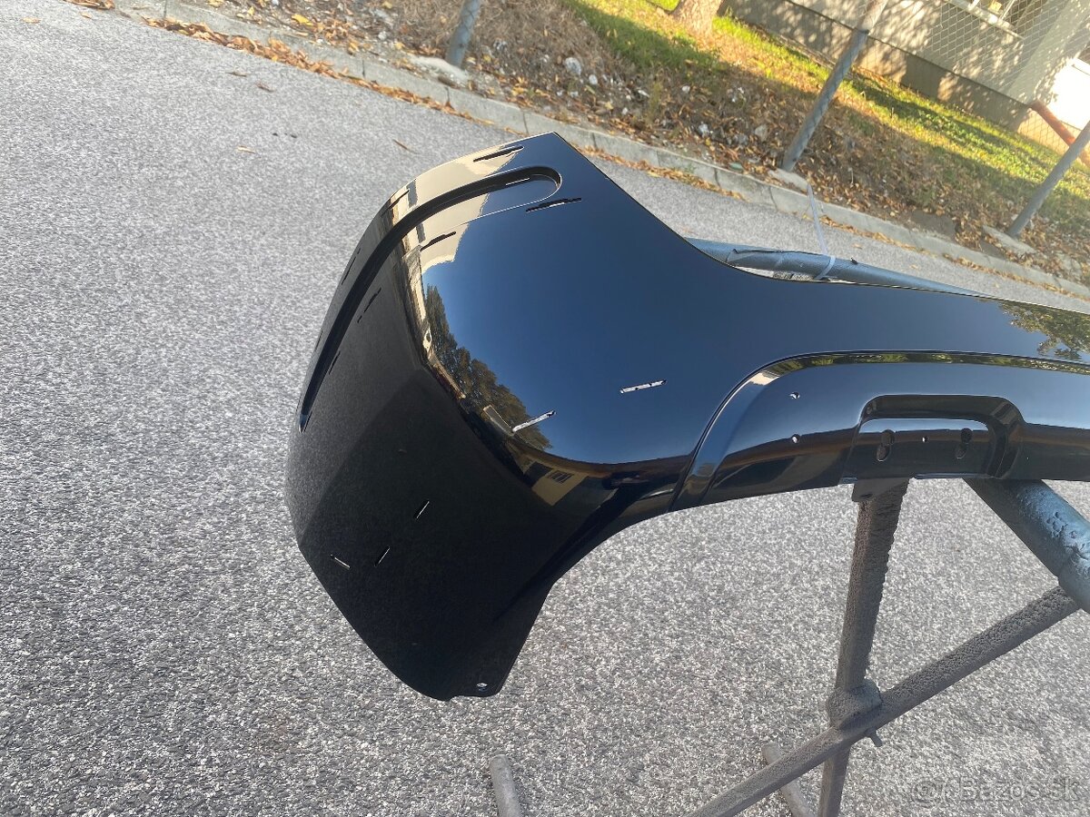 Ford Fusion mk1 zadny naraznik - 2