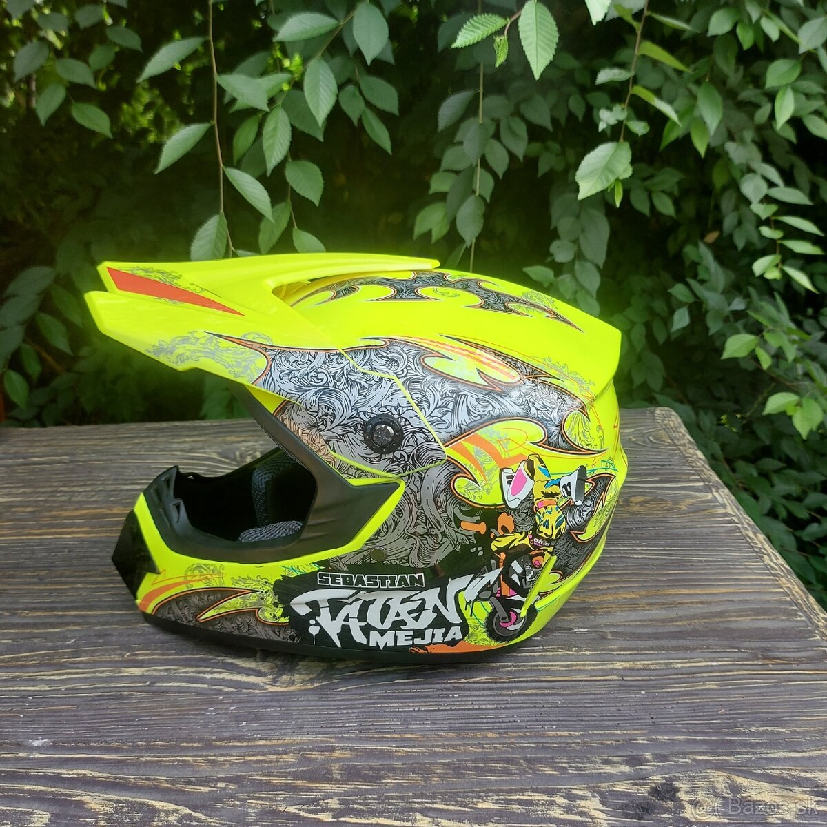 Predám športovú motokrosovú prilbu – veľkosť L - 2