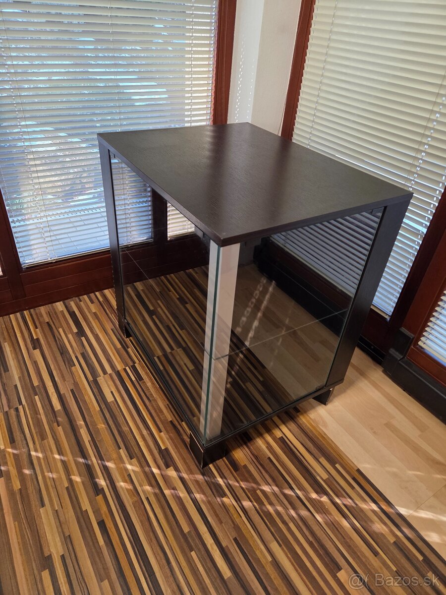 Skrinka presklená. - 2