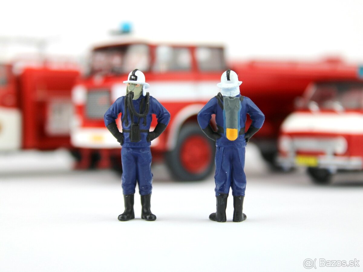 Ručne malované figúrky hasičov 1:43 - 2