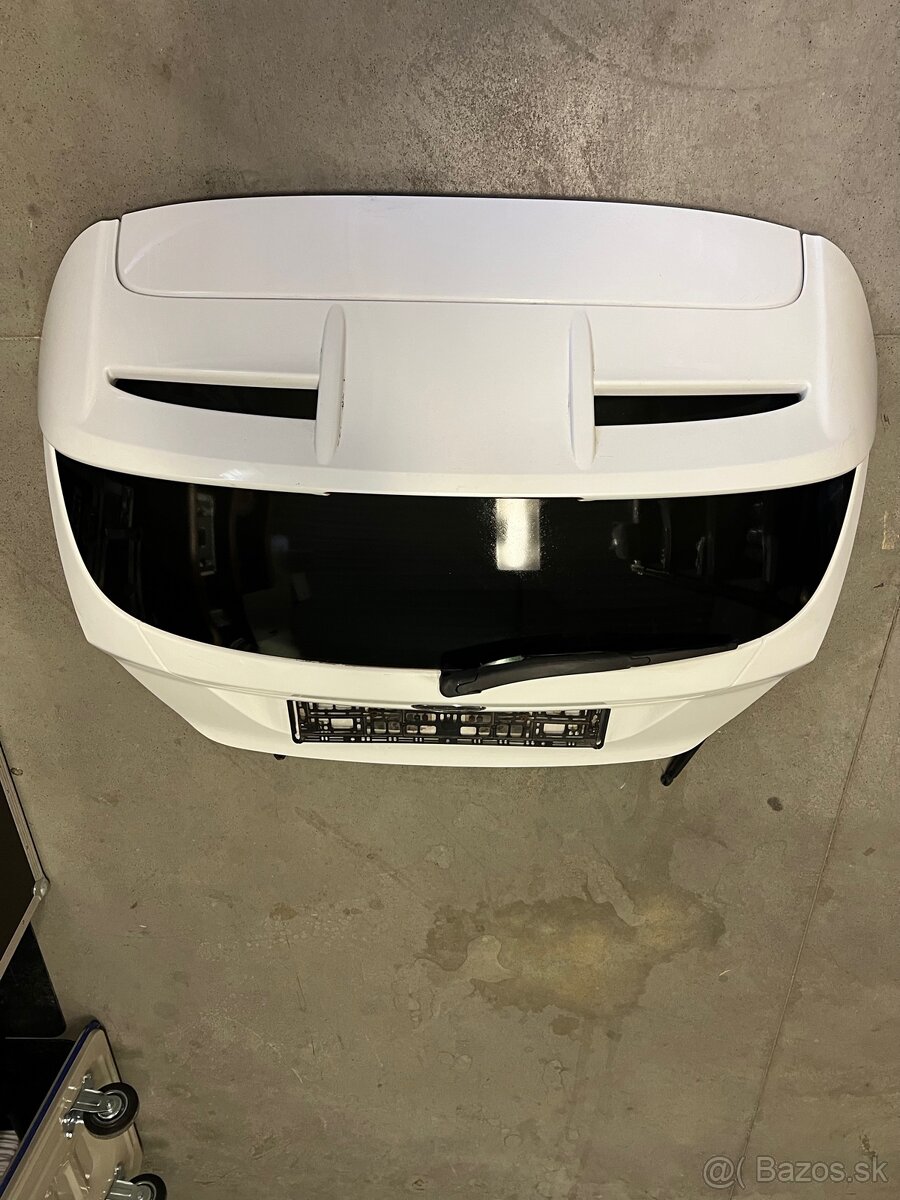 Ford fiesta kufrove dvere 2010 - 2