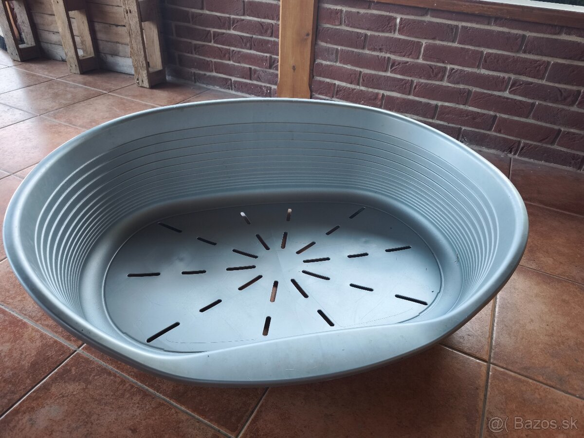 Plastový pelech - 2