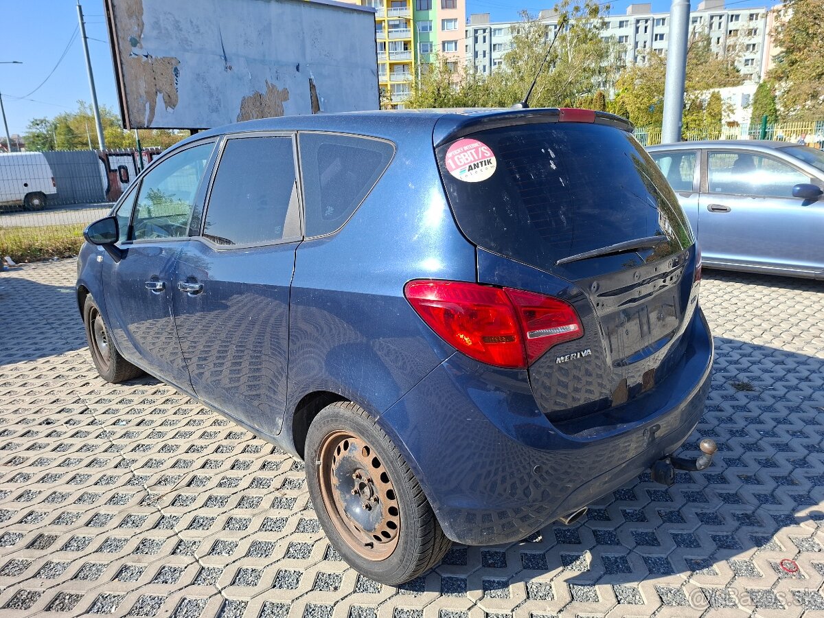 Opel Meriva B - poškodený motor - 2