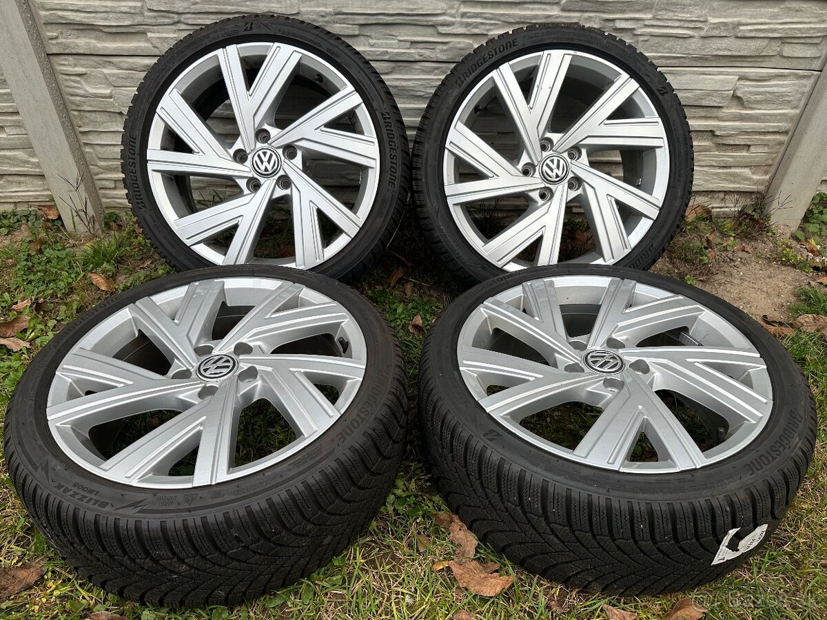 Zimná sada VW Golf 8 225/40 R18 Bergamo originál - 2