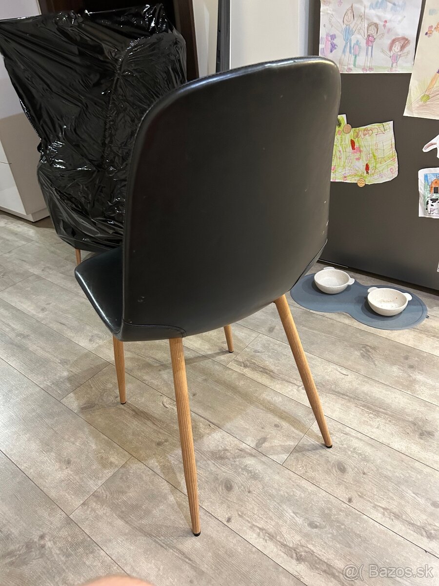 4ks Jedalenskych stoliciek - 2