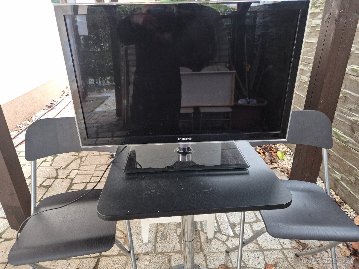 Barový stôl + 2 stoličky - 2