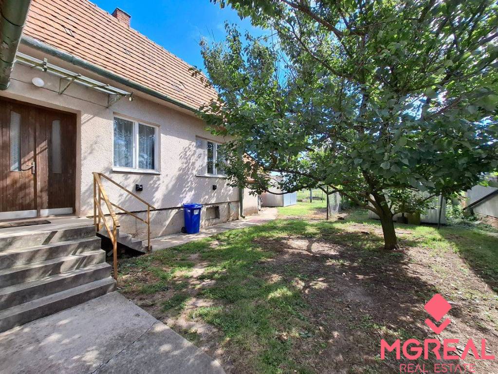 Rodinný dom s veľkým pozemkom - Kamanová - 2