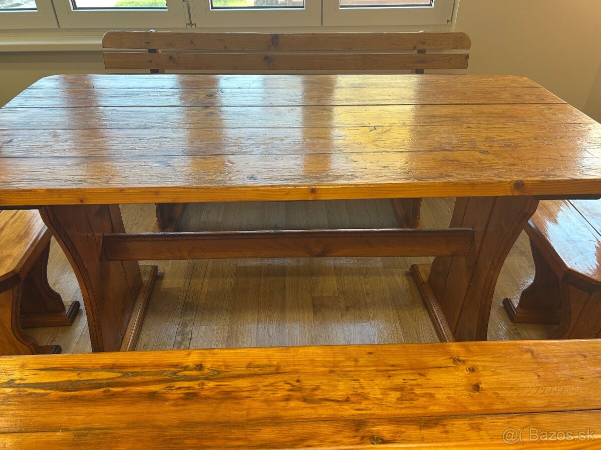 Drevený stôl z lavicami a stoličkamy - 2
