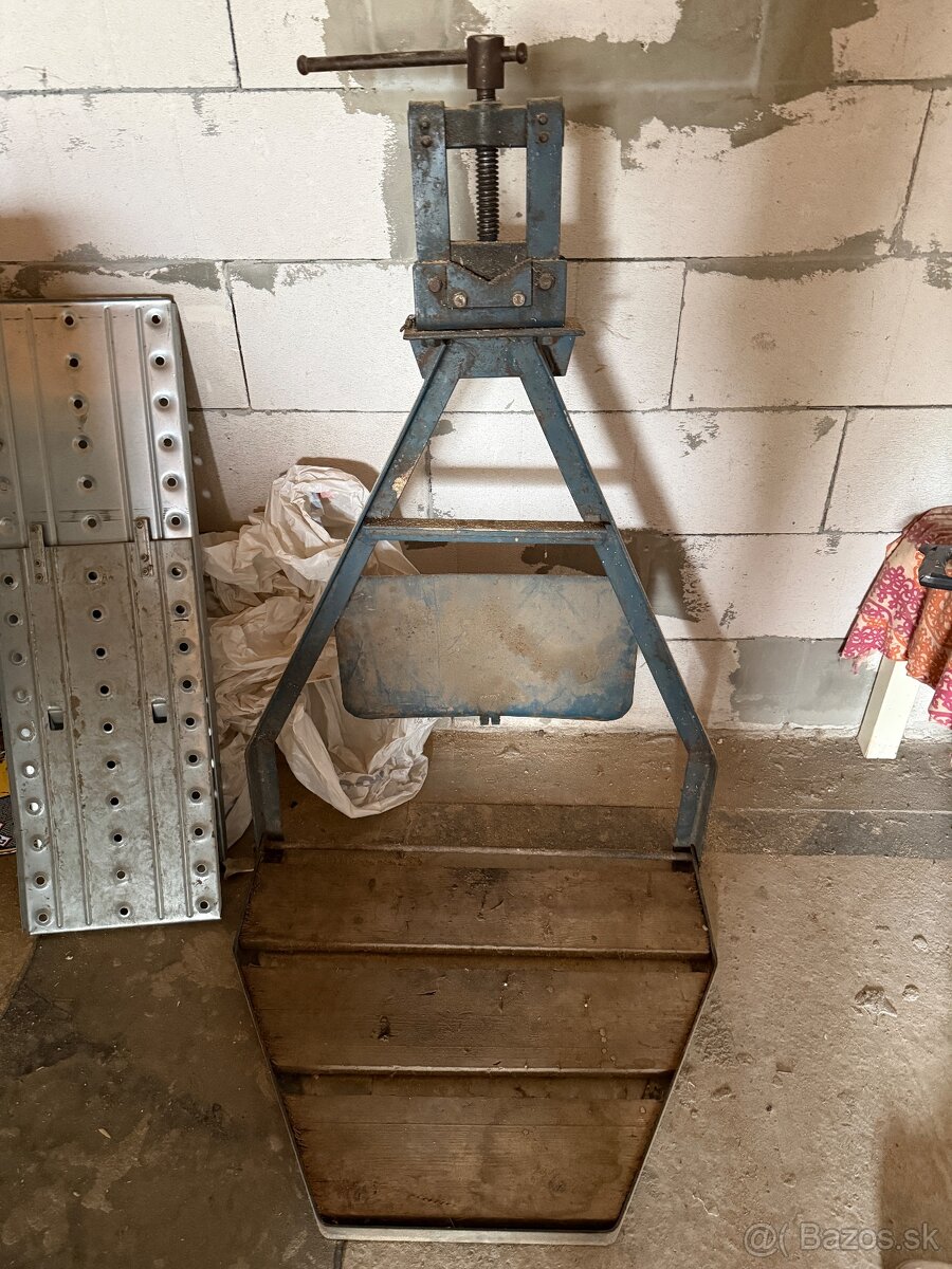 Zverák na rúry - 2