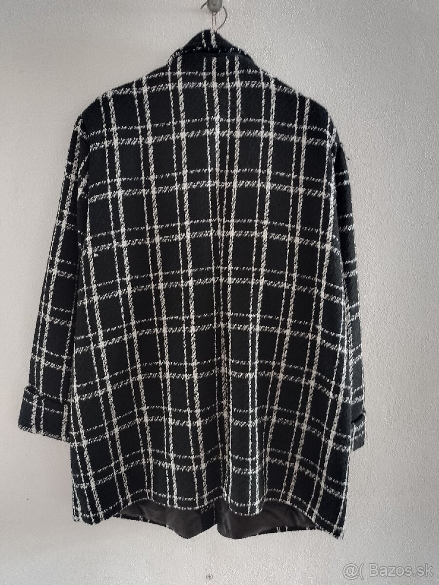 Dámsky kabát veľmi teplý. - 2