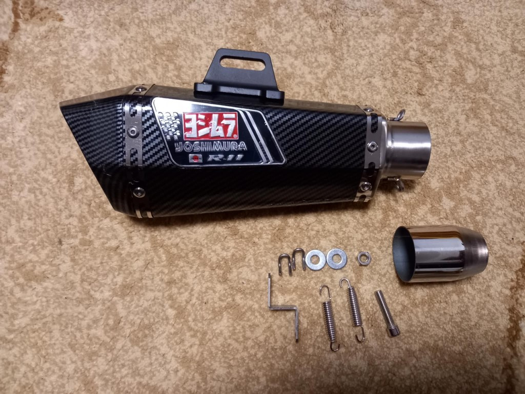 nový výfuk carbon - 2