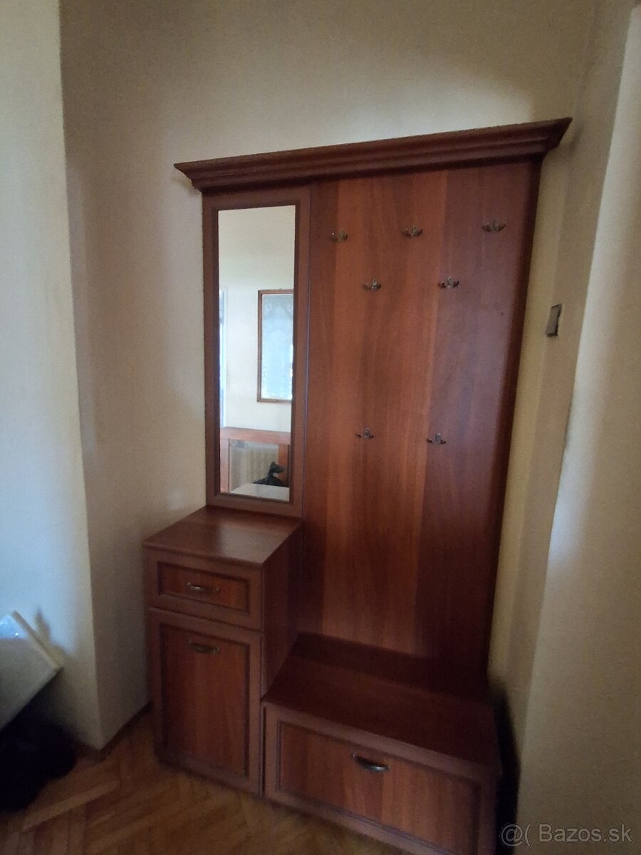 Nábytok do chodby. - 2