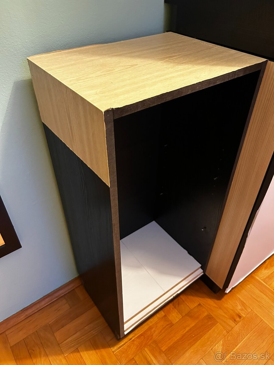 Úzky regál / skrinka s poličkami, čierna farba - 2