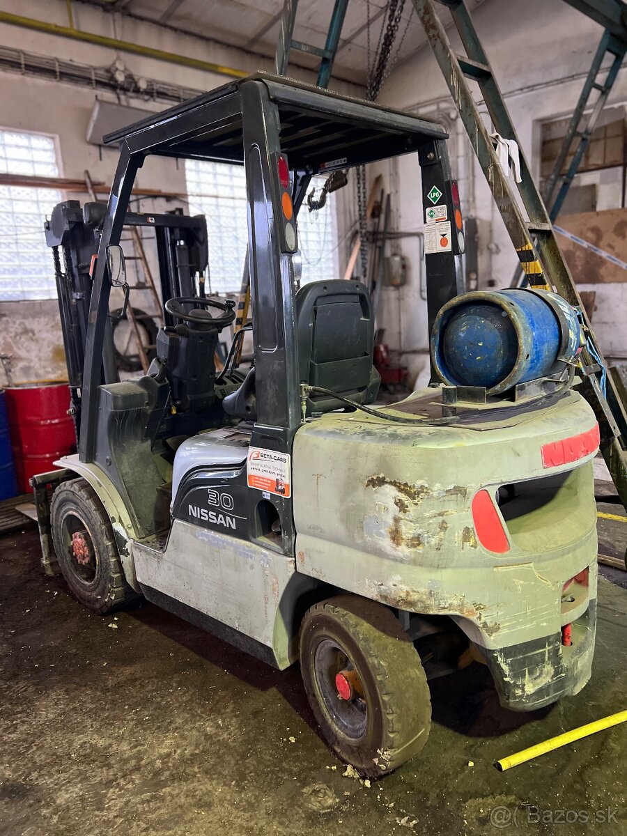Vysokozdvižný vozík Nissan 30 - 2