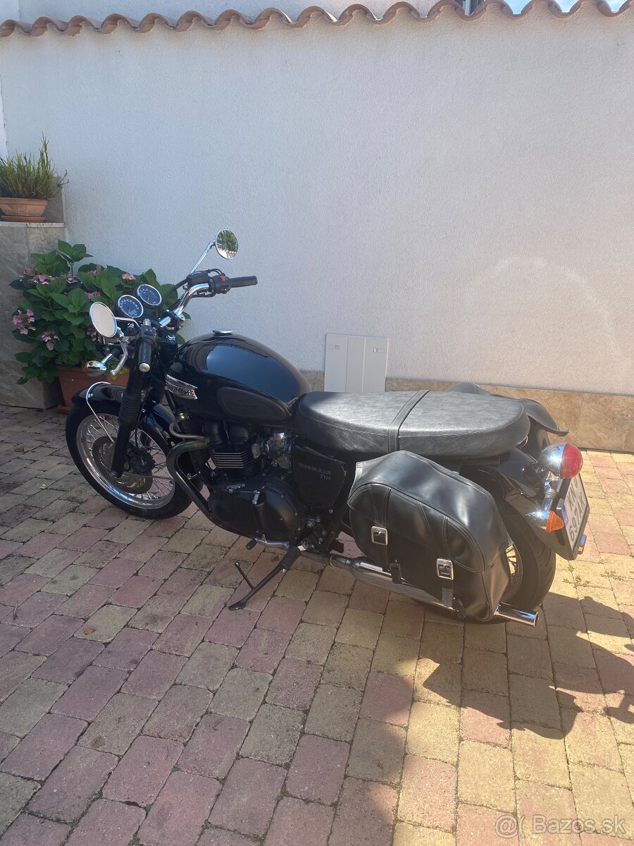 Triumph Bonneville T100 - 2