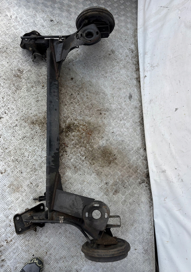 Škoda Rapid 2012- zadná nápravnica / náprava - 2